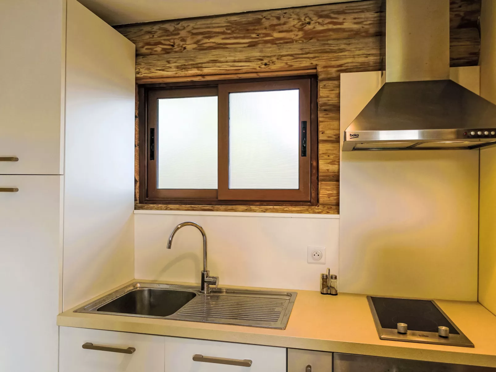 Chalet Simple-Inside