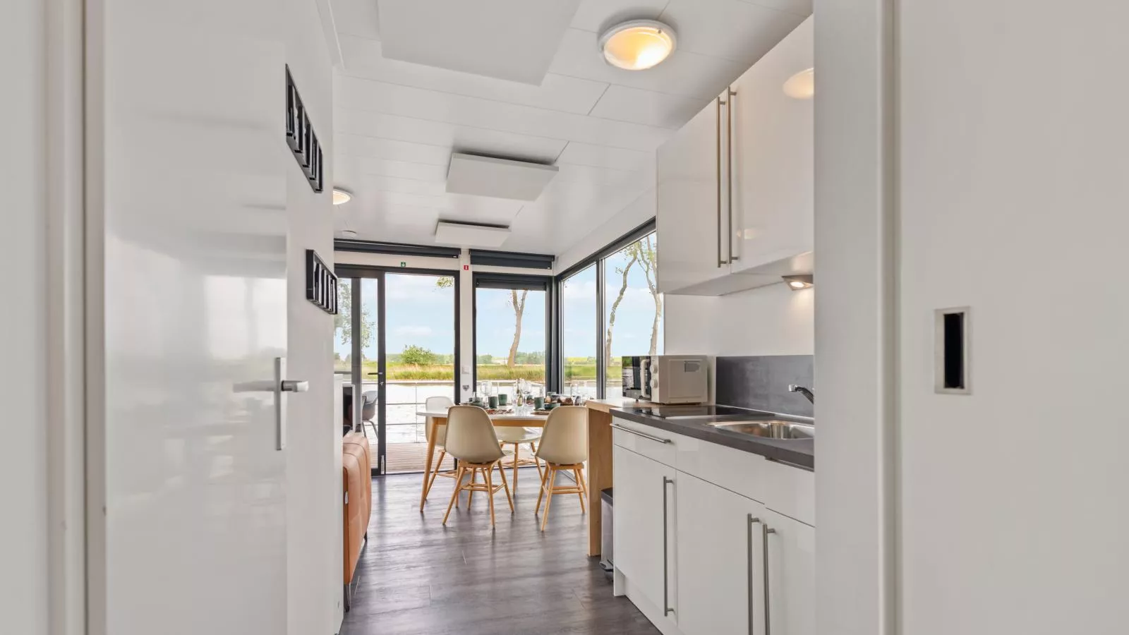Maxim Jr-Kitchen