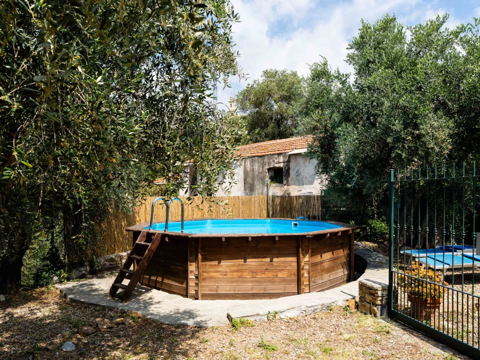 Olive Lodge-Draußen