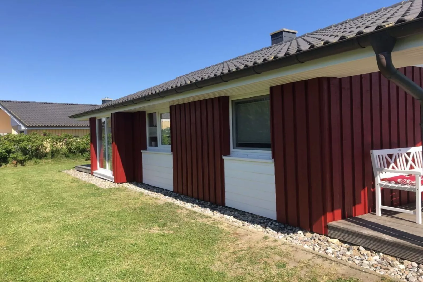 315274-Exterior in summer