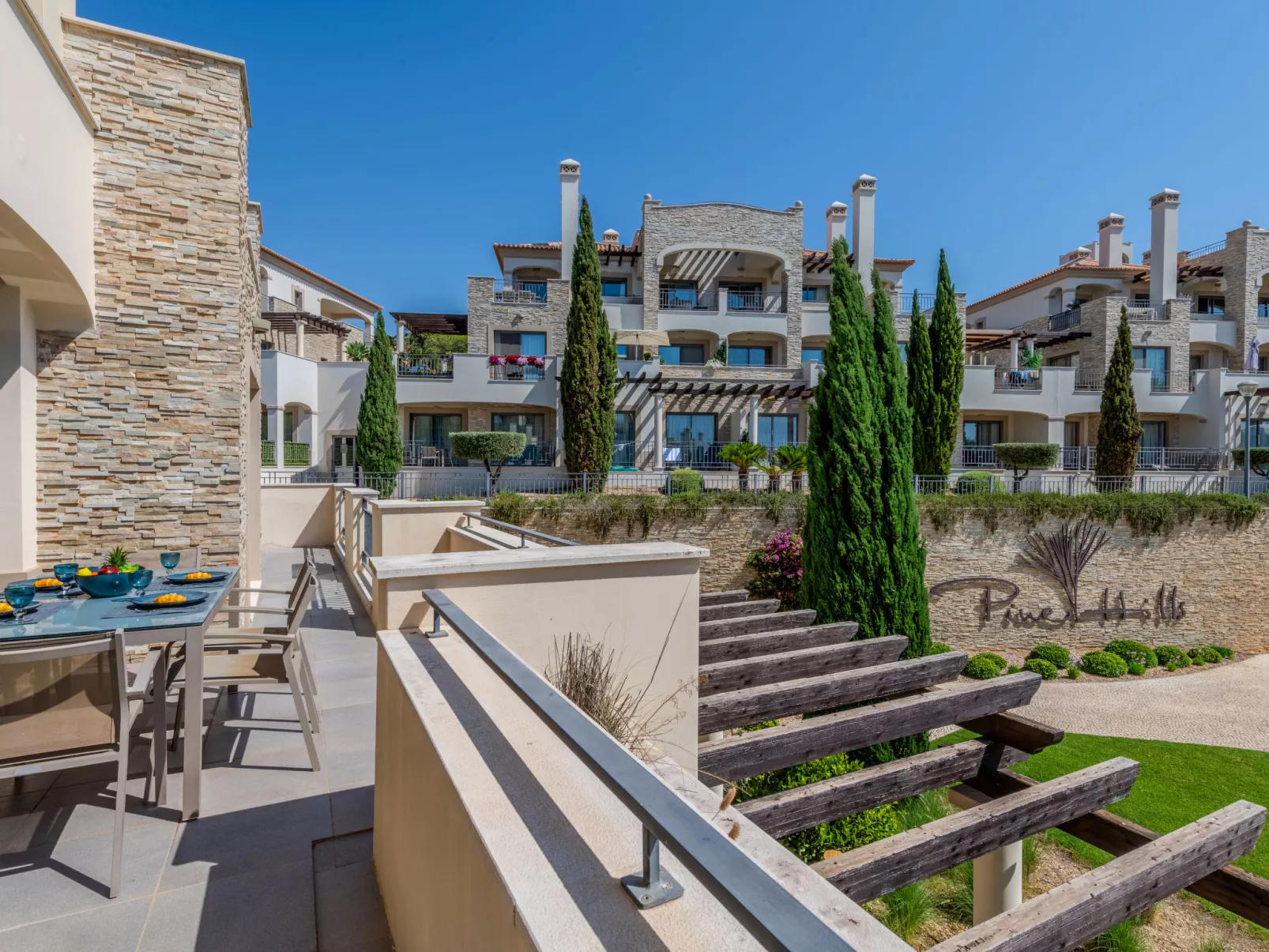 Pine Hills Reva Santuary Modern Elegance-Outside