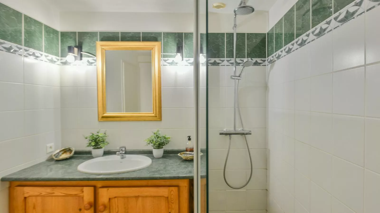 Grande gite Saint Martin le Redon-Bathroom