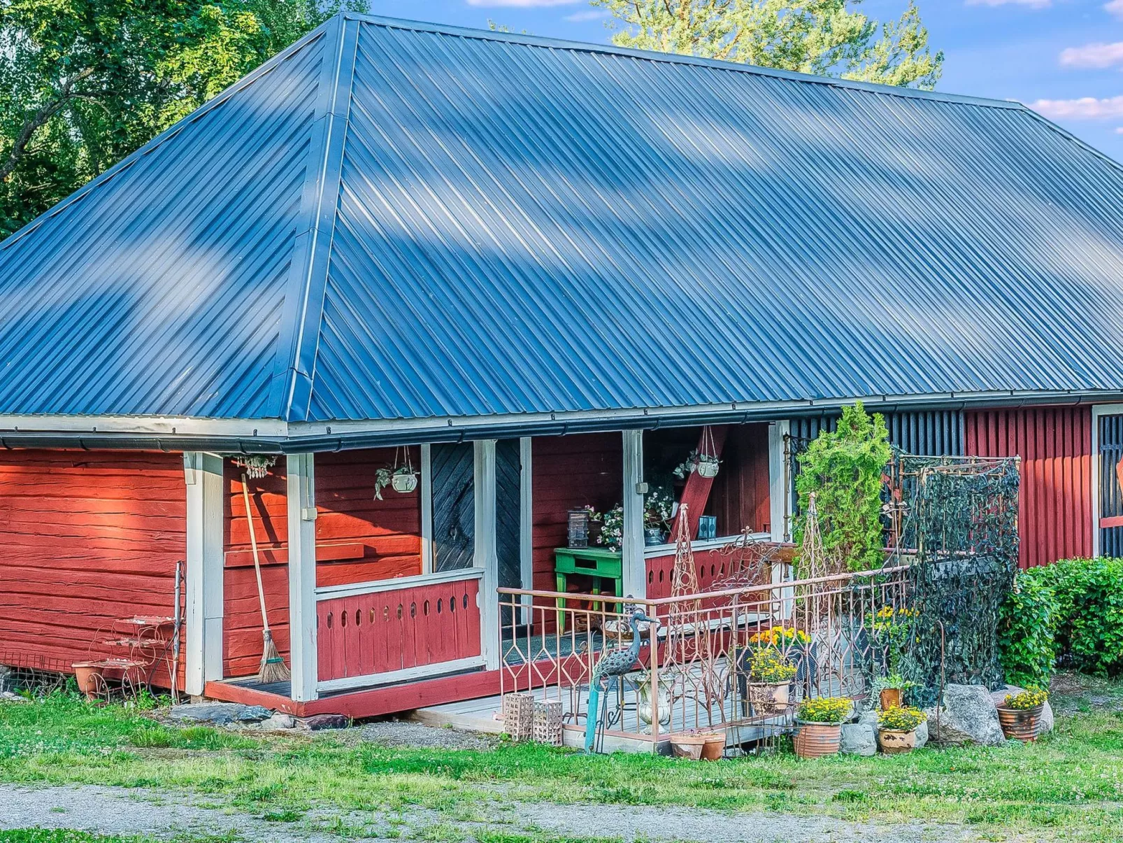 Päätalo, mökkilomat ja perhejuhlat-Inside