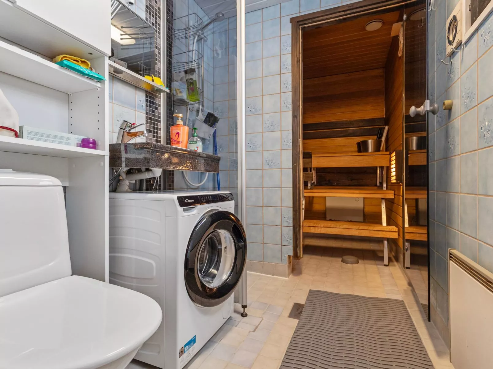 Mustalampi 5 satakieli-Inside