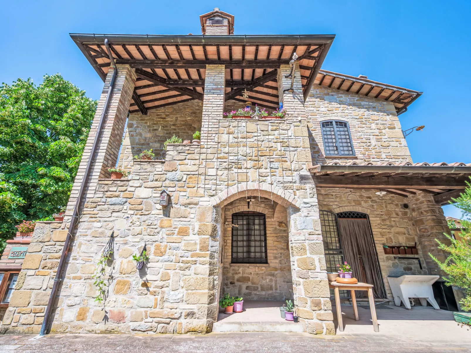Giuncheto Casale-Outside