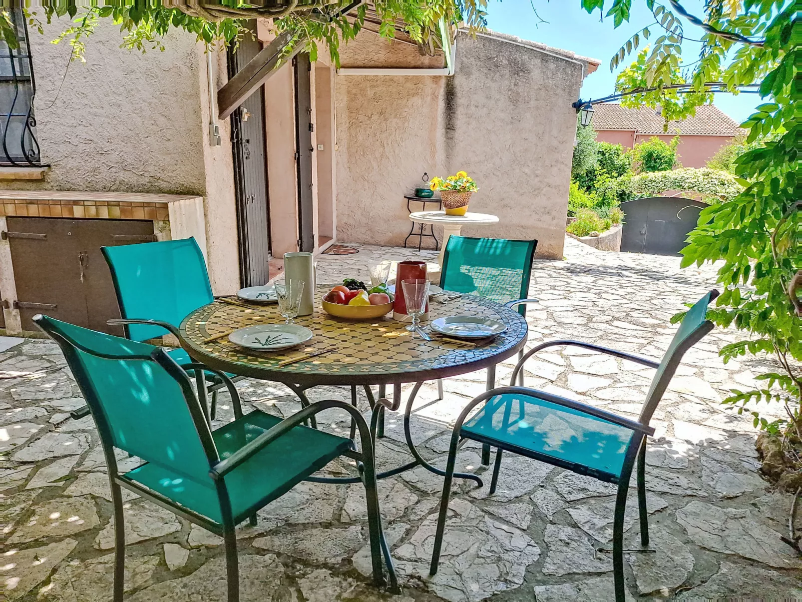 La Coustelline-Outside