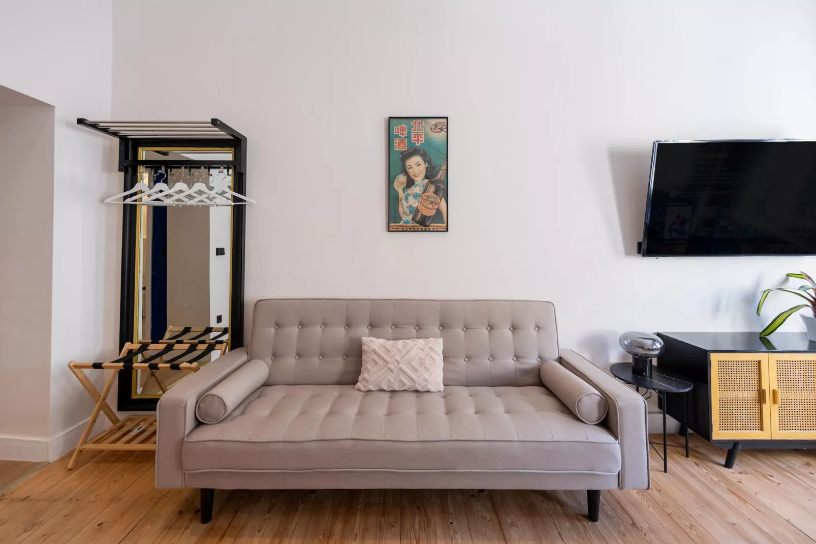 Deluxe Suite-Living room
