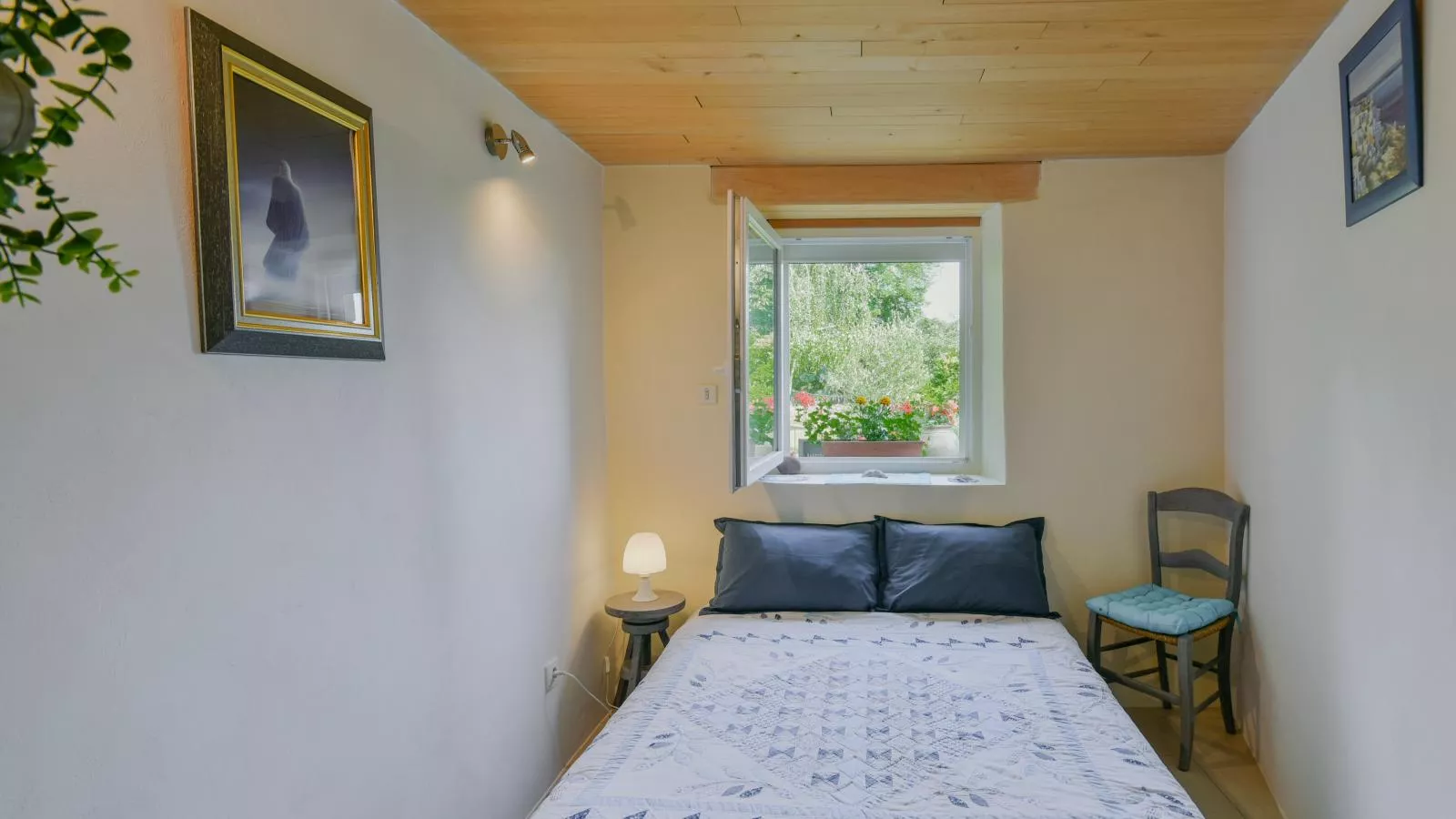 Maison des Yourtes-Bedroom