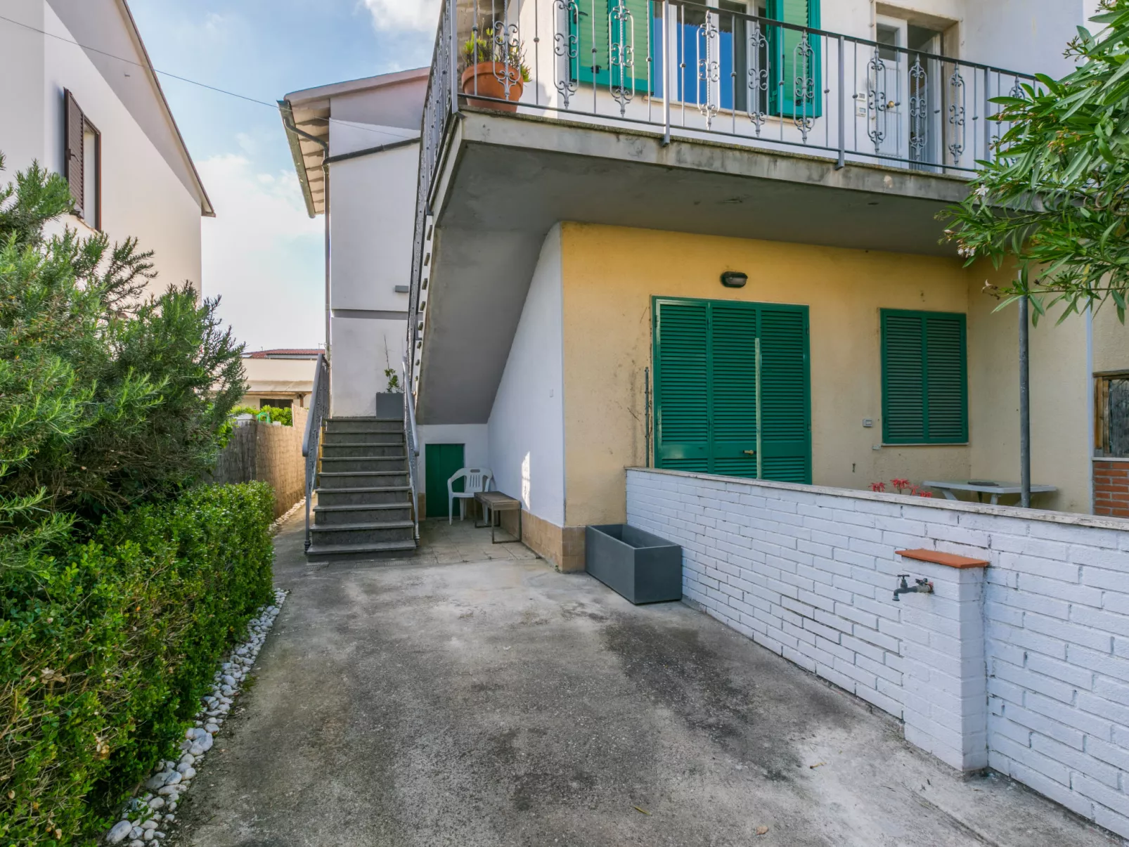 Apt Via Toselli-Outside