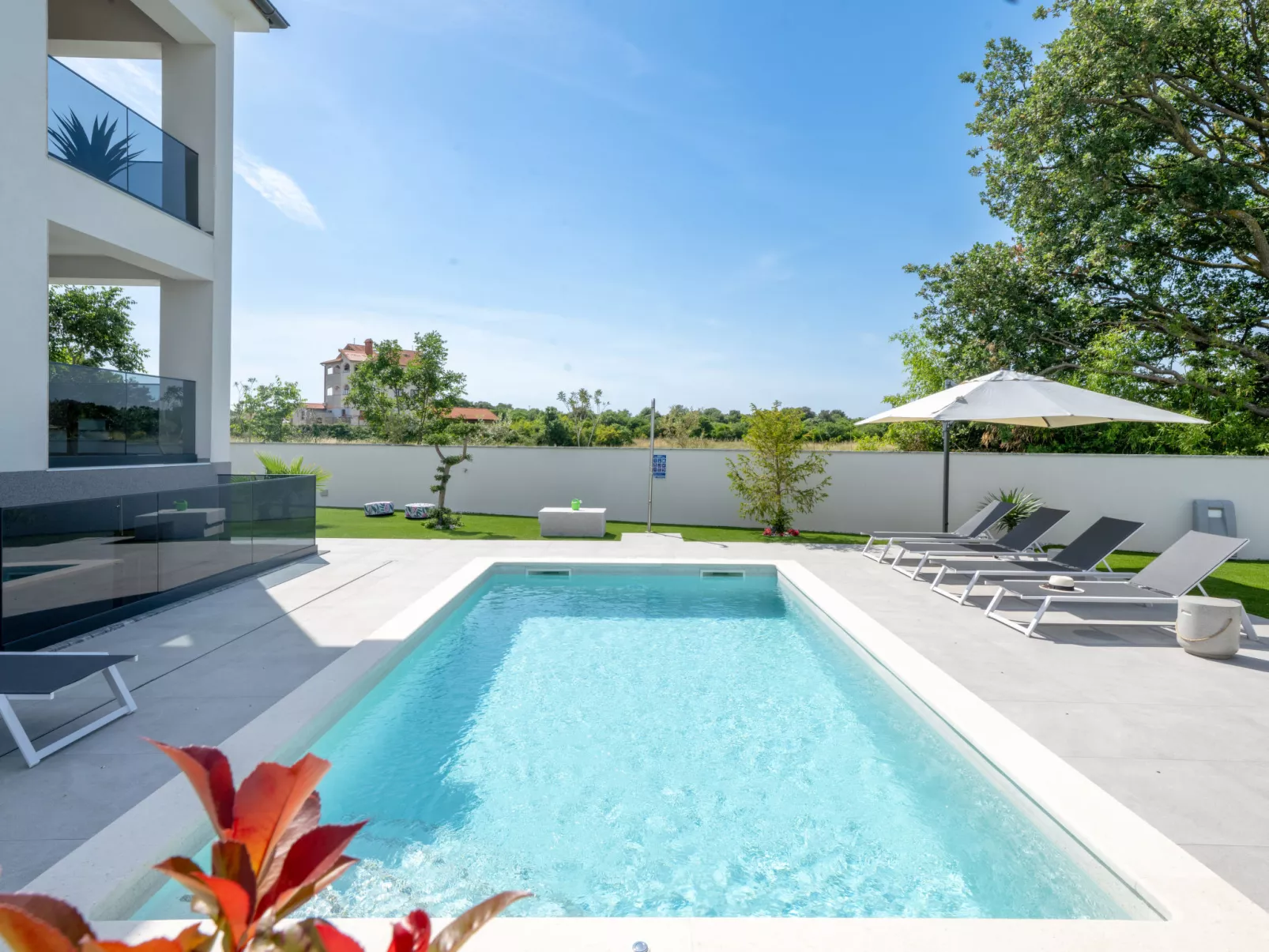 Villa Antares-Outside