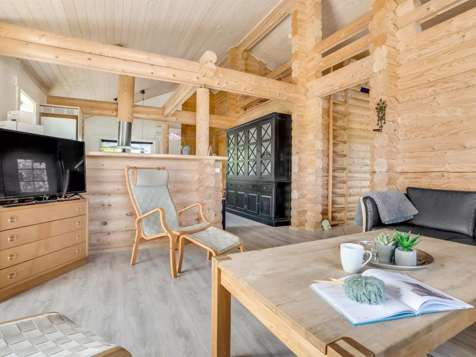 "Edzard" - 900m from the sea-Drinnen
