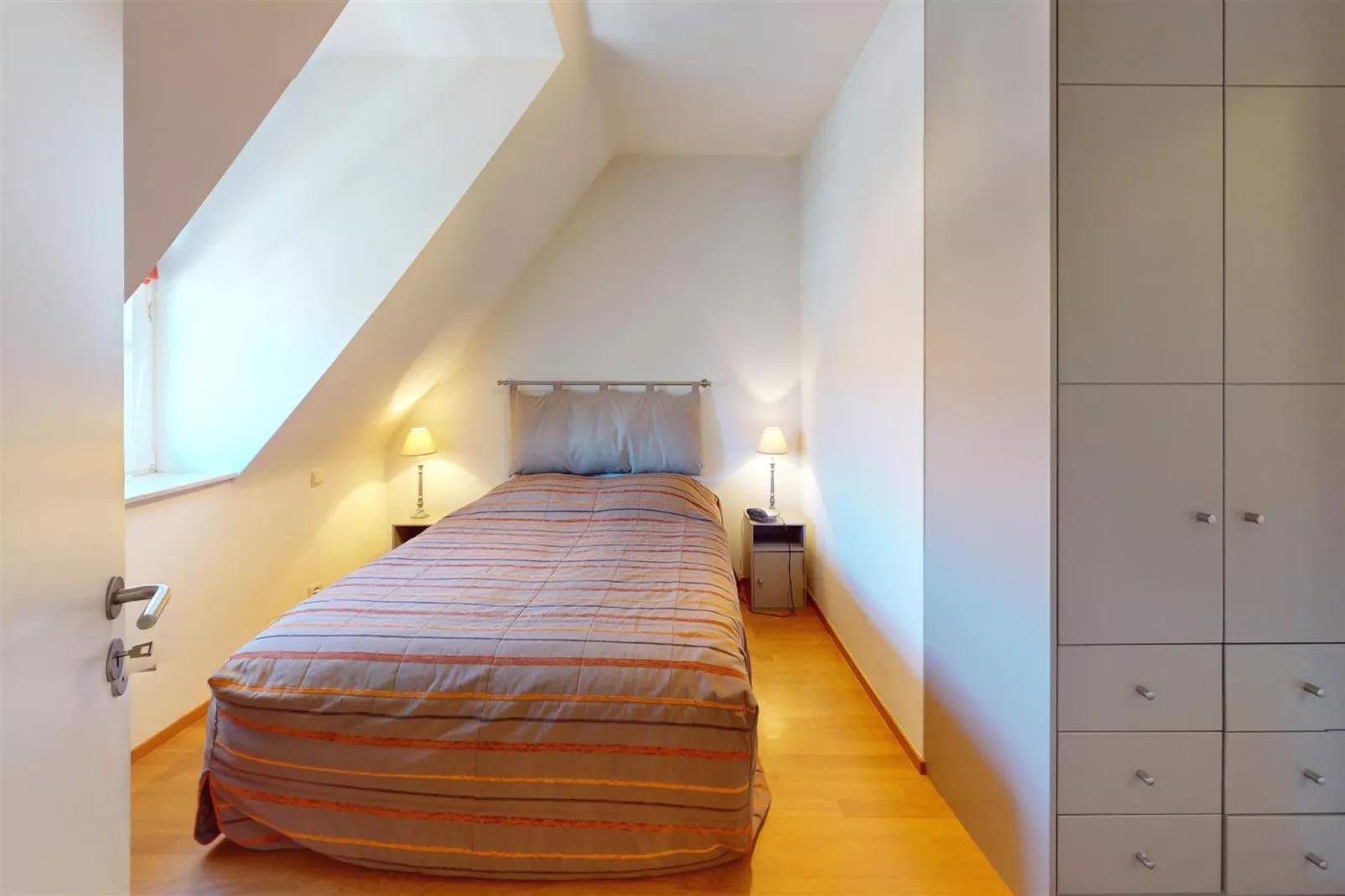 RAVEEL 52  STPL-Schlafzimmer