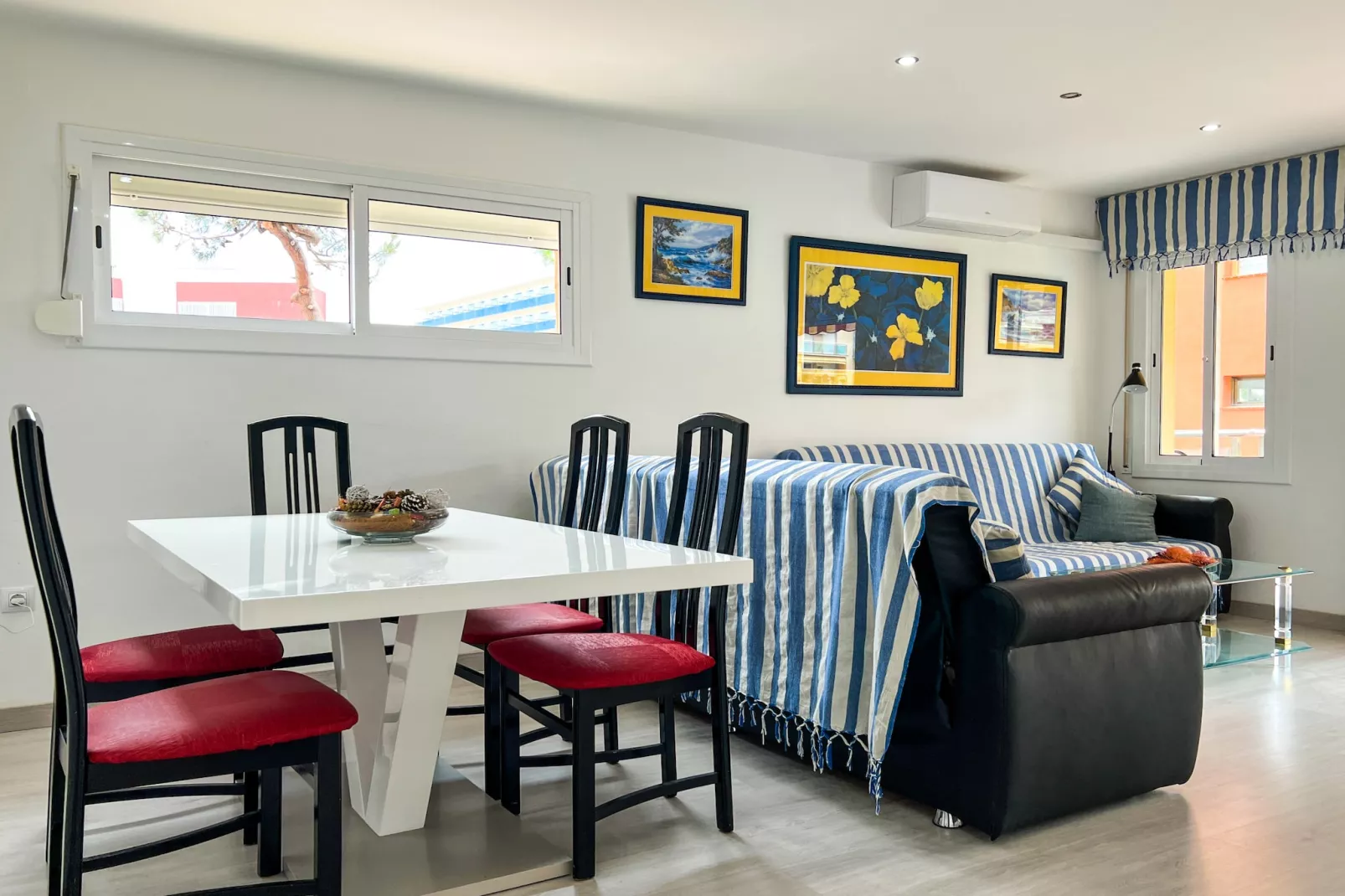 Vivalidays Lora - Santa Susanna-Dining room