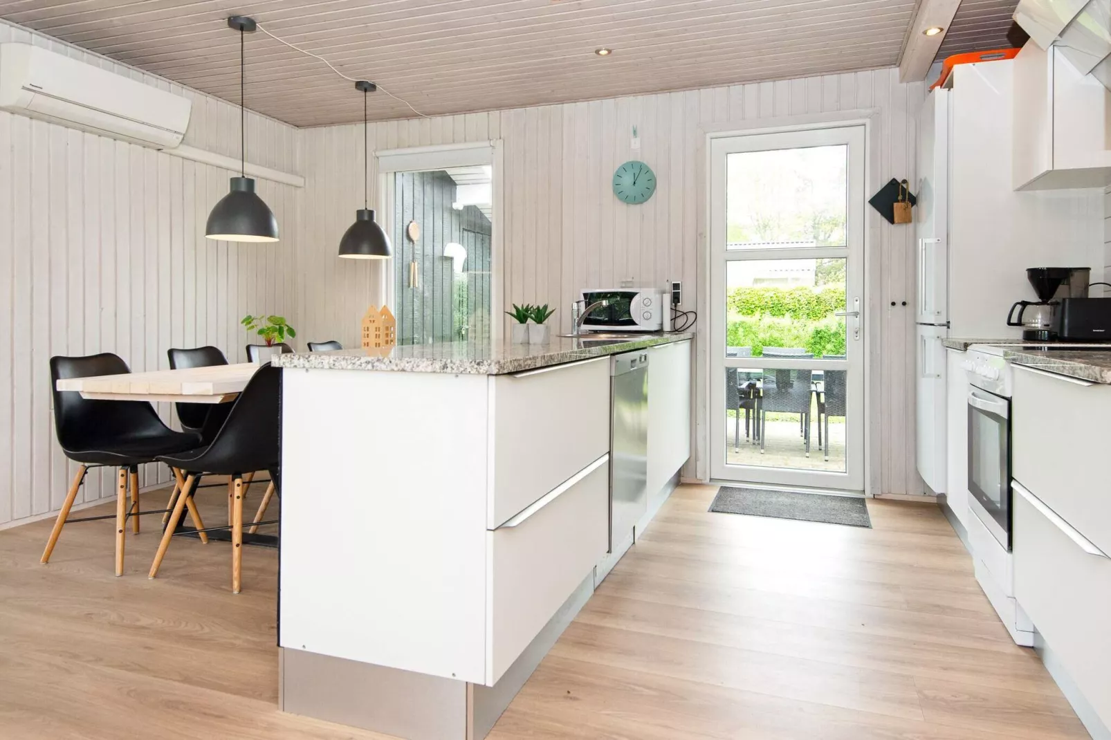 9 person holiday home in Juelsminde-Indoor