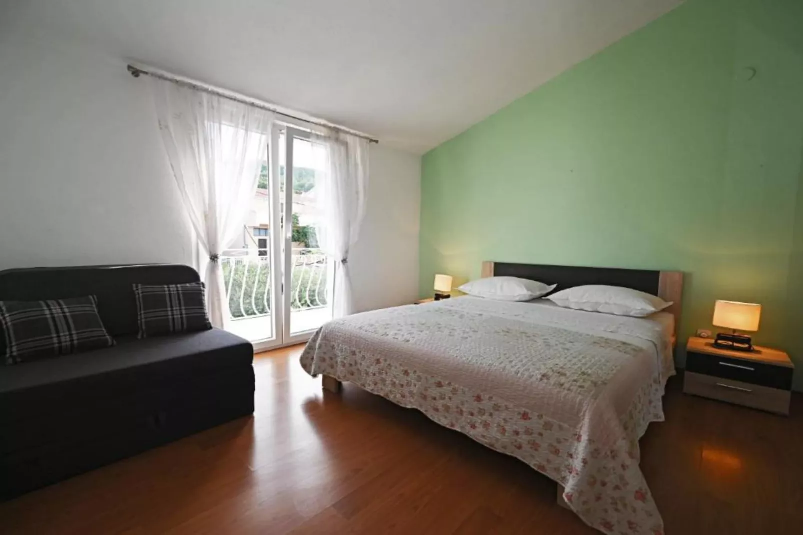 Apartments Mihovilović - 50 m from beach - Superior Two Bedroom Apartment with Balcony and Sea View (A3)-Chambre