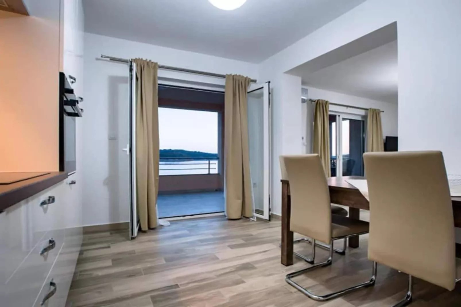 Apartments Villa Oceanus - Sea View Apartment 1 Golden sun-Salle à manger