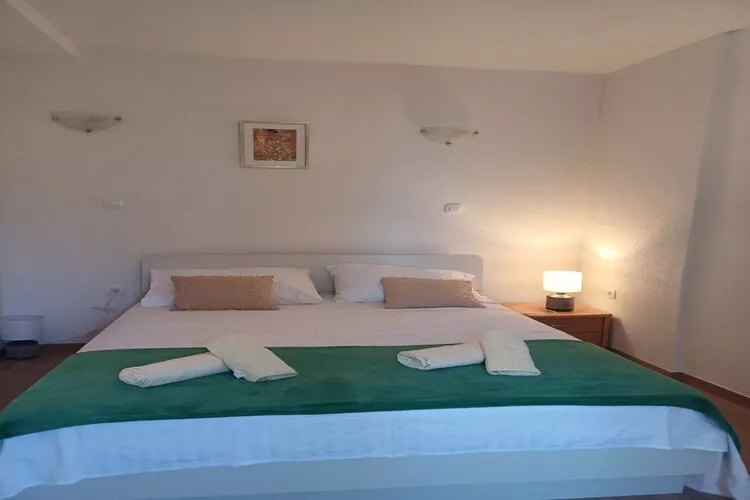 Two Bedroom Apartment with Sea View-Schlafzimmer