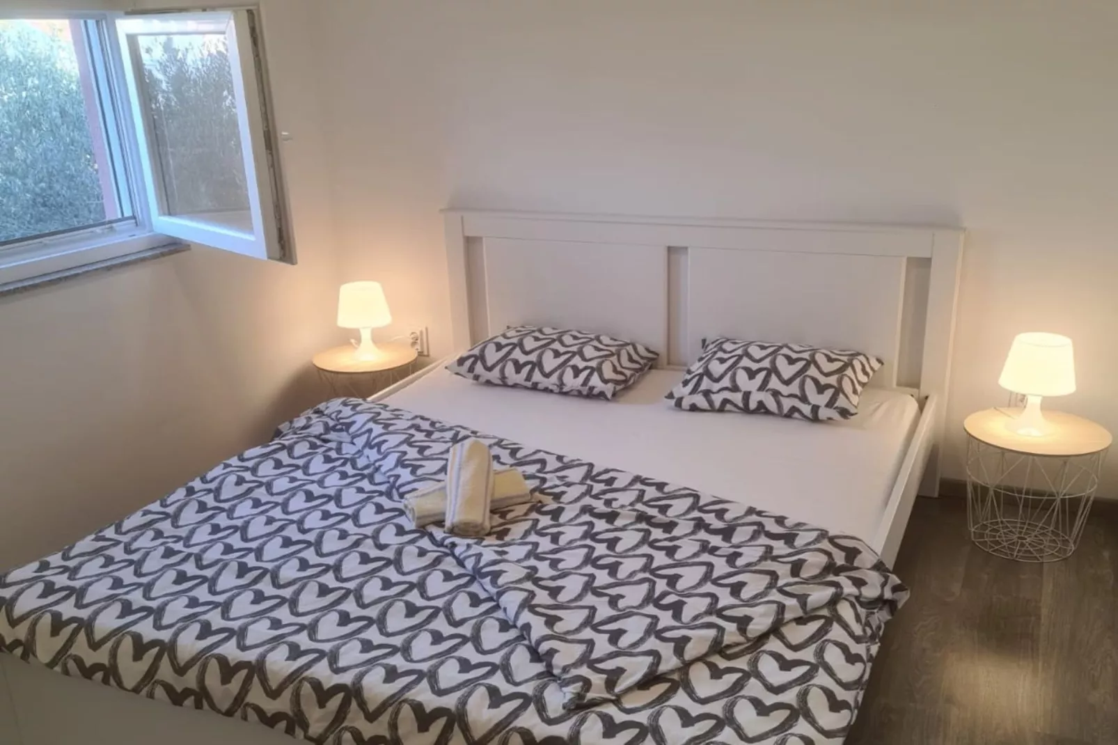 Apartments Rubbi - Two Bedroom Apartment with Terrace-Chambre