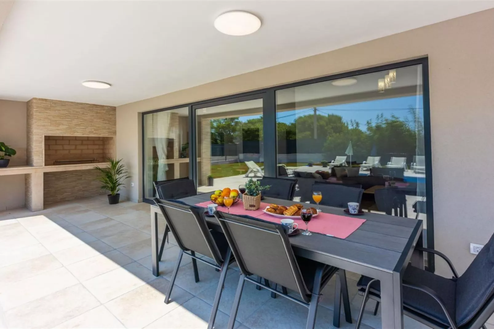 Three Bedroom Villa with Swiming Pool-Salle à manger