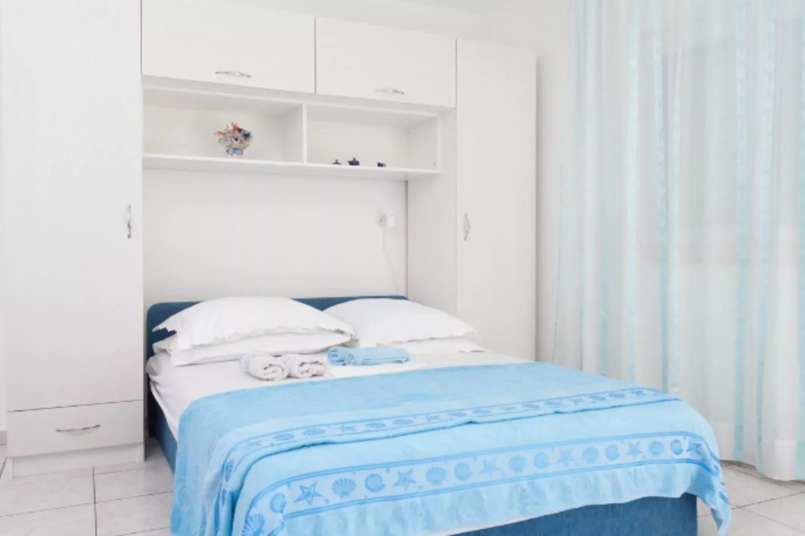 Apartments Lili - Two Bedroom Apartment with Balcony-Schlafzimmer