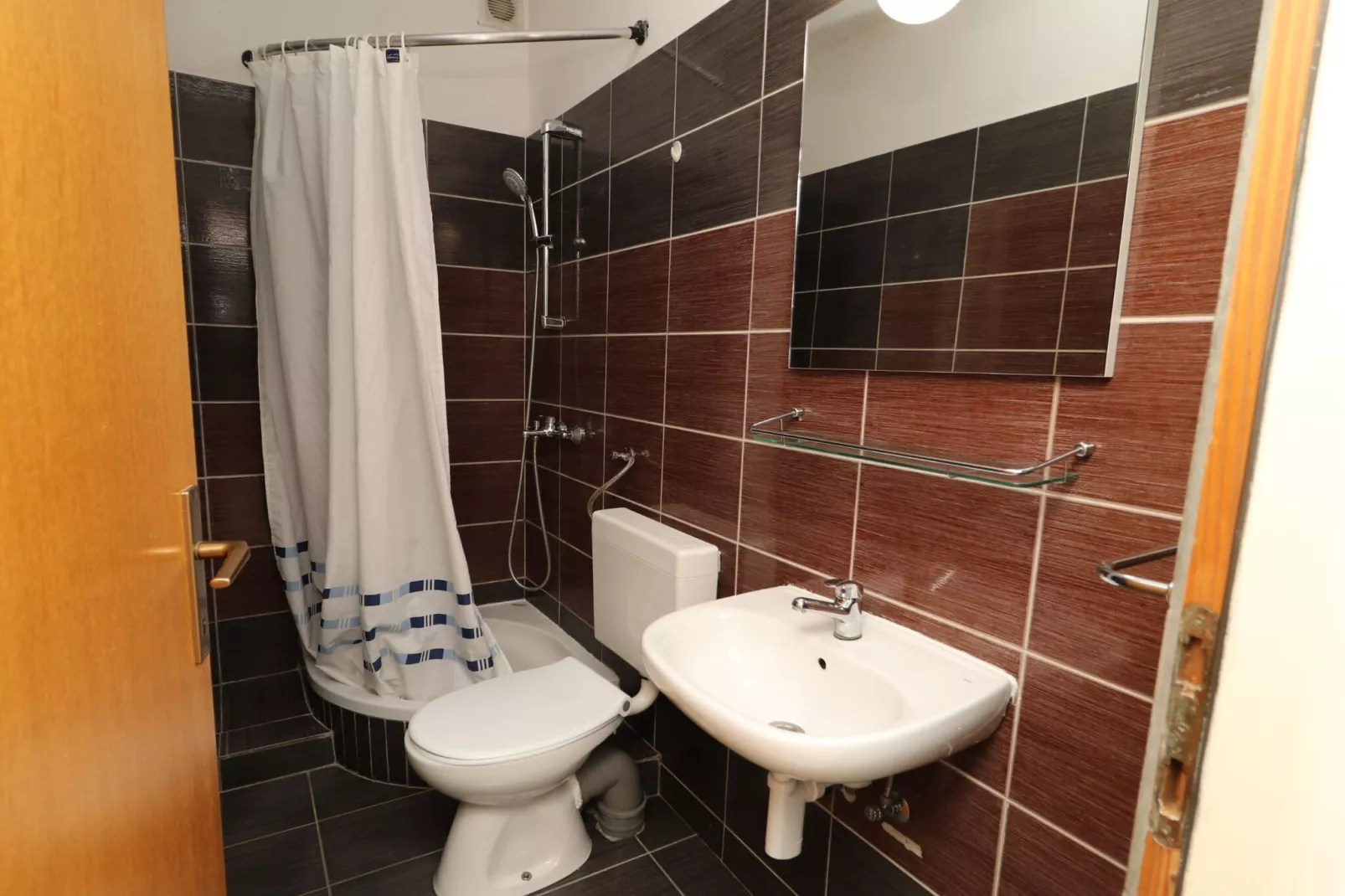 Apartments Karbuni By The Sea - Two Bedroom Apartment with Terrace and Sea View - (A1) U REDU-Badezimmer