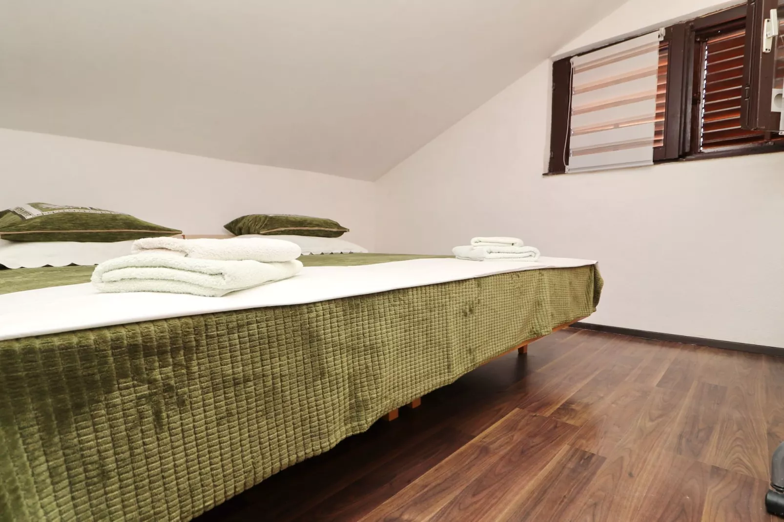 Apartments Karbuni By The Sea - One Bedroom apartment with Terrace and Sea View (A4) U REDU-Schlafzimmer