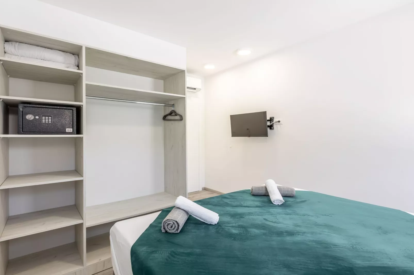 Villa Bonce - Five Bedroom Villa with Private Swimming Pool-Bedroom
