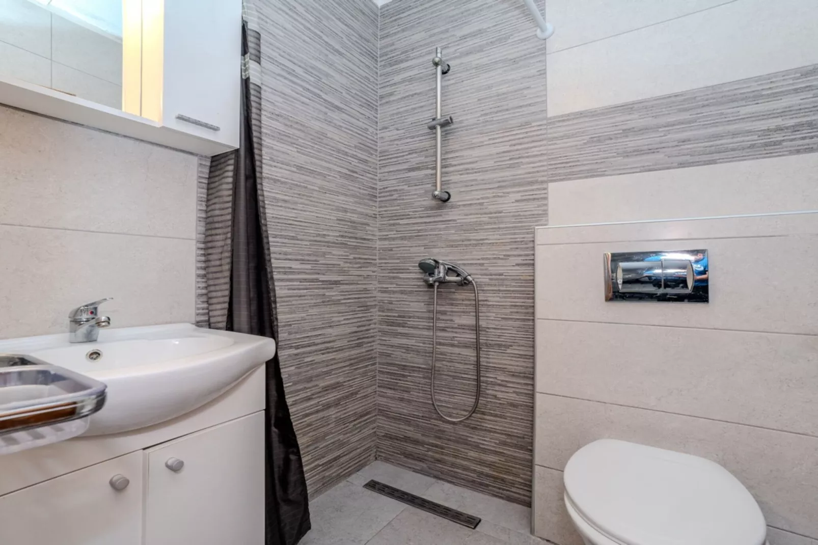 Apartments Robi & Kristina - Studio Apartment with Terrace S2-Bathroom