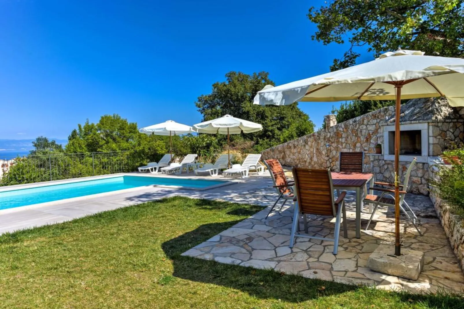 Wonderful Brsec Apartments with Sea View and Shared Pool - Comfort One Bedroom Apartment with Balcony and Sea Views 2-Außenbereich