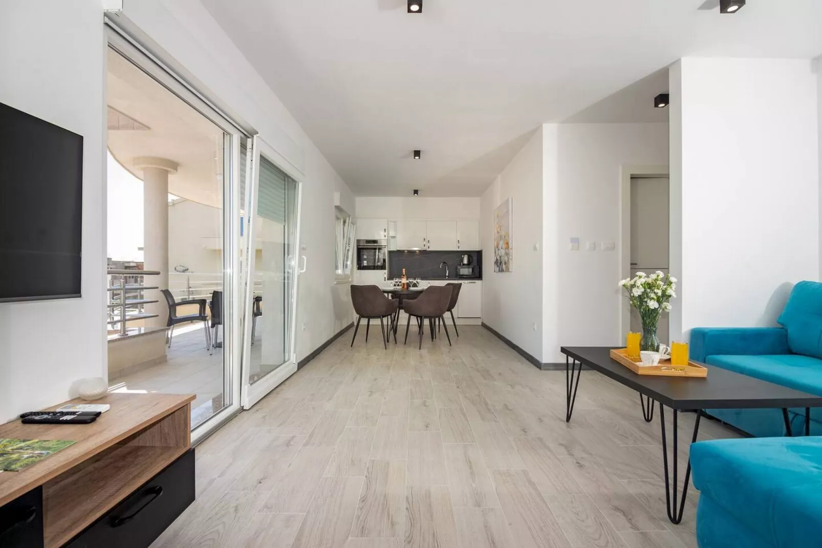 Modern Apartments with Private Balcony - One Bedroom Apartment (Owner S1)-Salle à manger