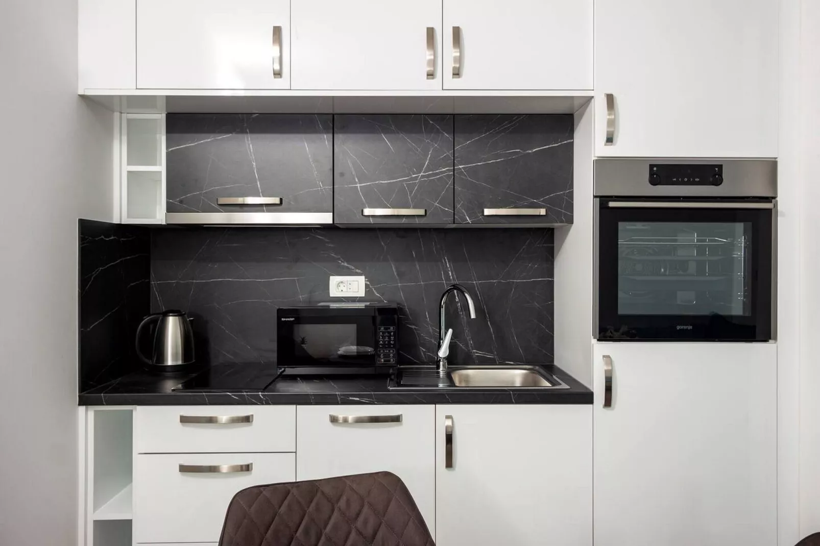 Modern Apartments with Private Balcony - Deluxe One Bedroom Apartment (Owner S3)-Cuisine