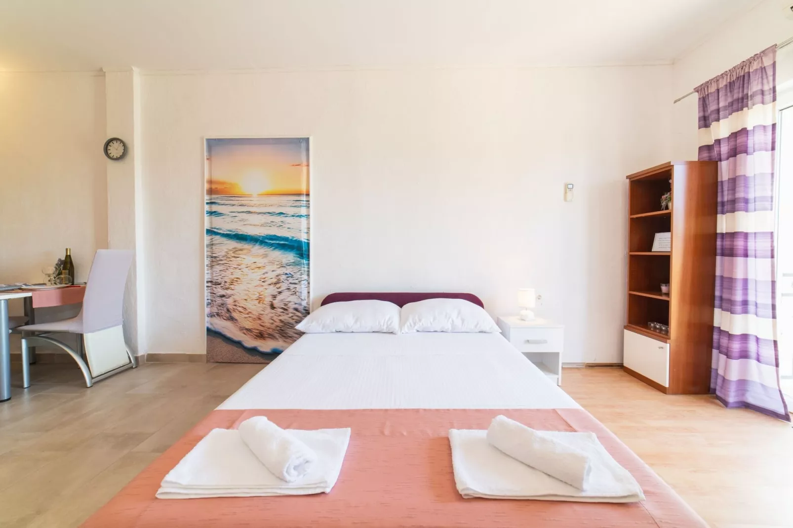 Tranquil and Stylish Apartment Kastel Novi - Studio Apartment with Garden-Bedroom