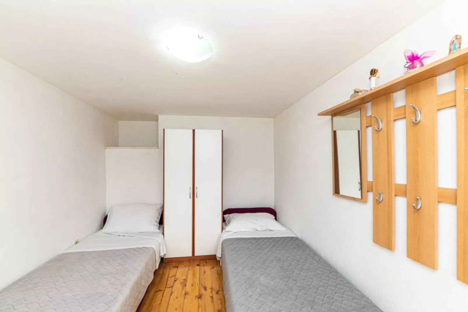Countryside Idyllic Holiday Home with Pool - Three Bedroom Holiday Home with Pool-Schlafzimmer