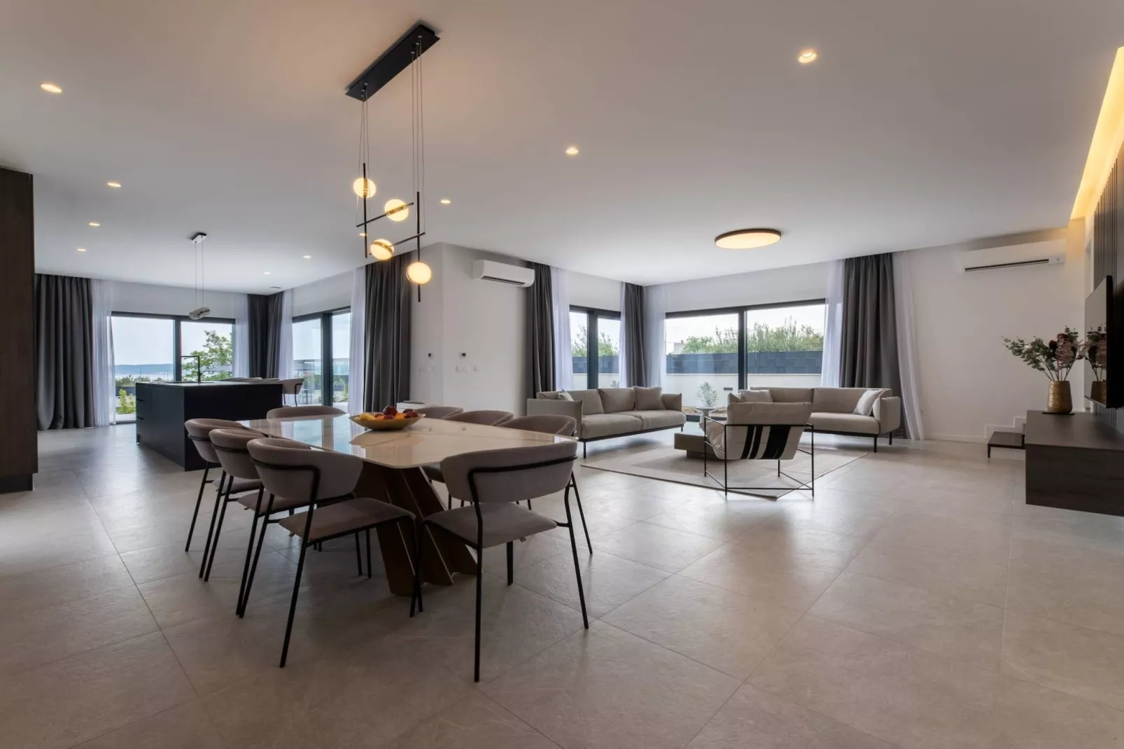 Moonlit Mirage Villa with Pool, Gym and Sauna - Five Bedroom Villa with Pool-Dining room