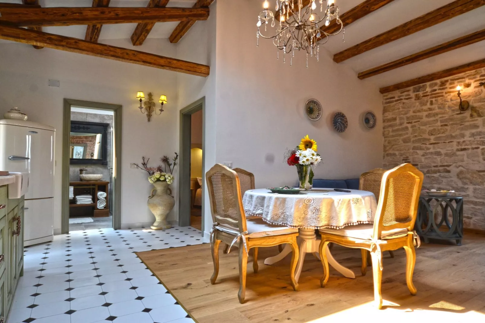 Serene Sea View Rovinj Apartment - Two Bedroom Apartment with Sea View-Dining room
