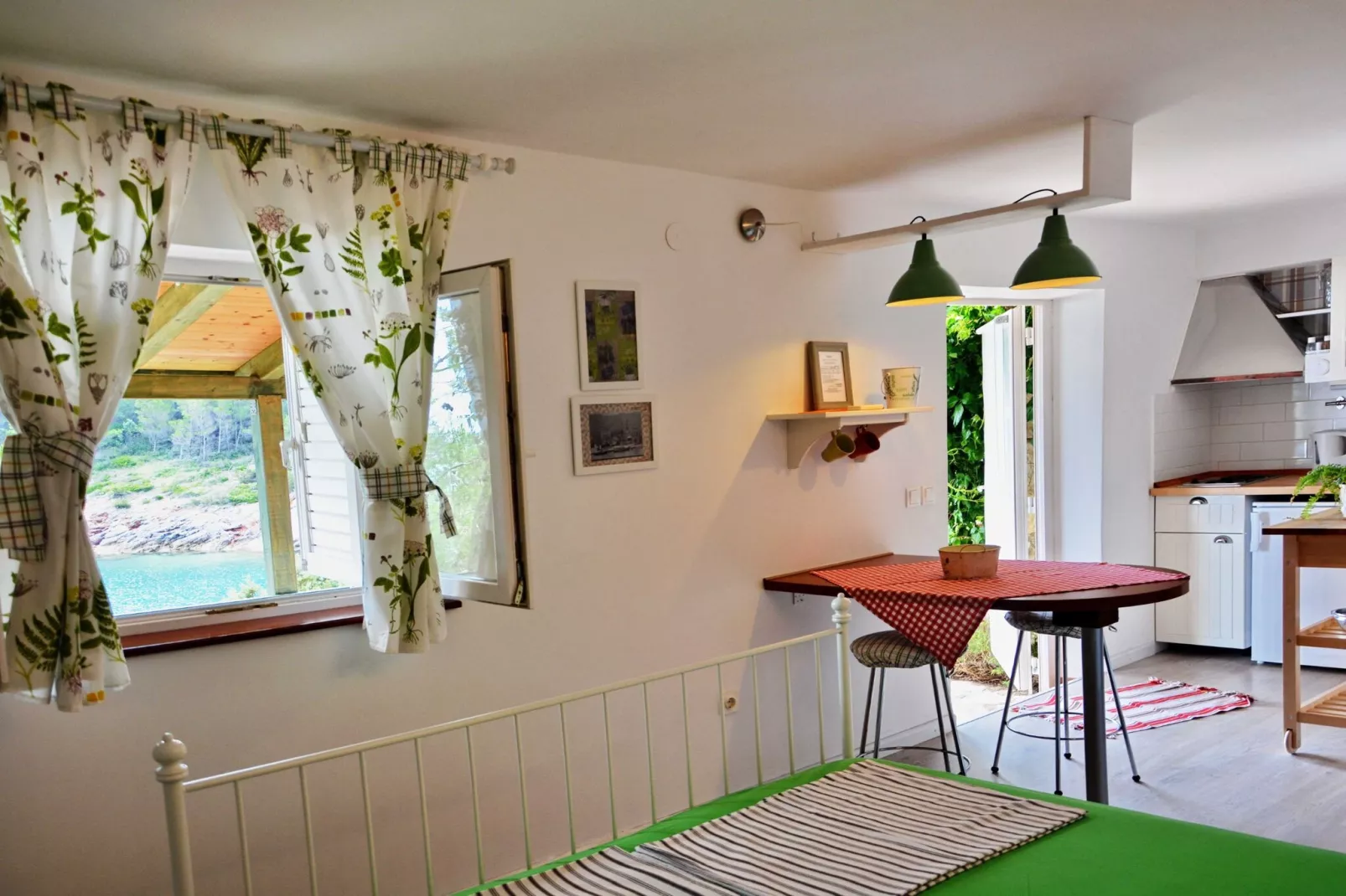 Blissful Bay Apartments Vrboska - Studio with Terrace (owner Ruzmarin)-Bedroom