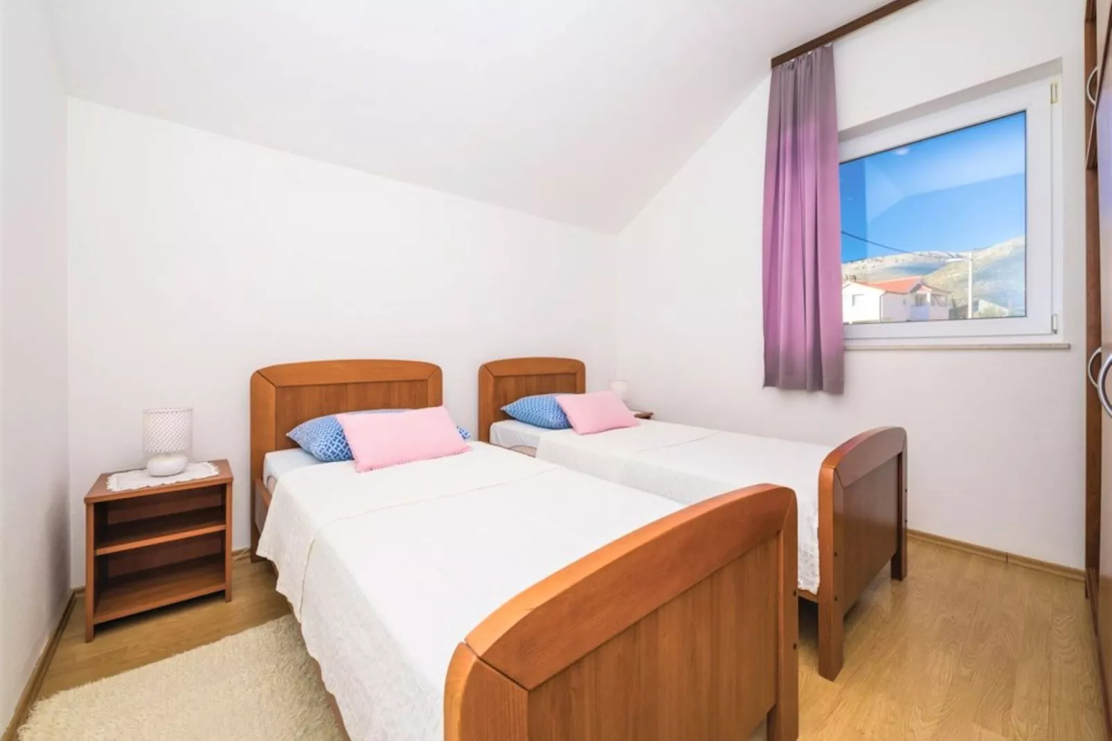 Trogir Comfortable Apartment with Terrace - Two Bedroom Apartment with Terrace-Schlafzimmer