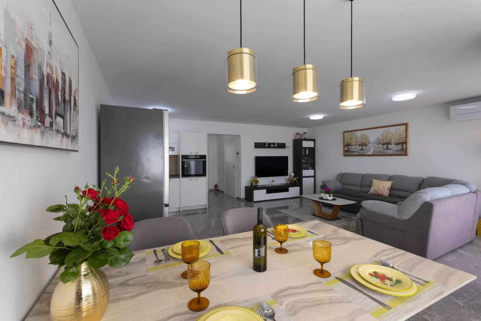 Kastel Stari Sunny Downtown Apartment with Terrace - One Bedroom Apartment with Terrace-Dining room
