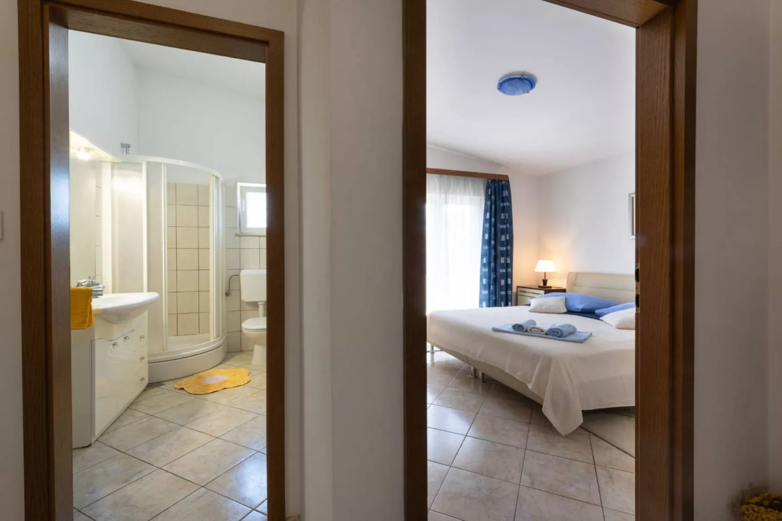 Bright and Spacious Apartment with Terrace in Kastel Stafilic - Two Bedroom Apartment with Terrace-Chambre