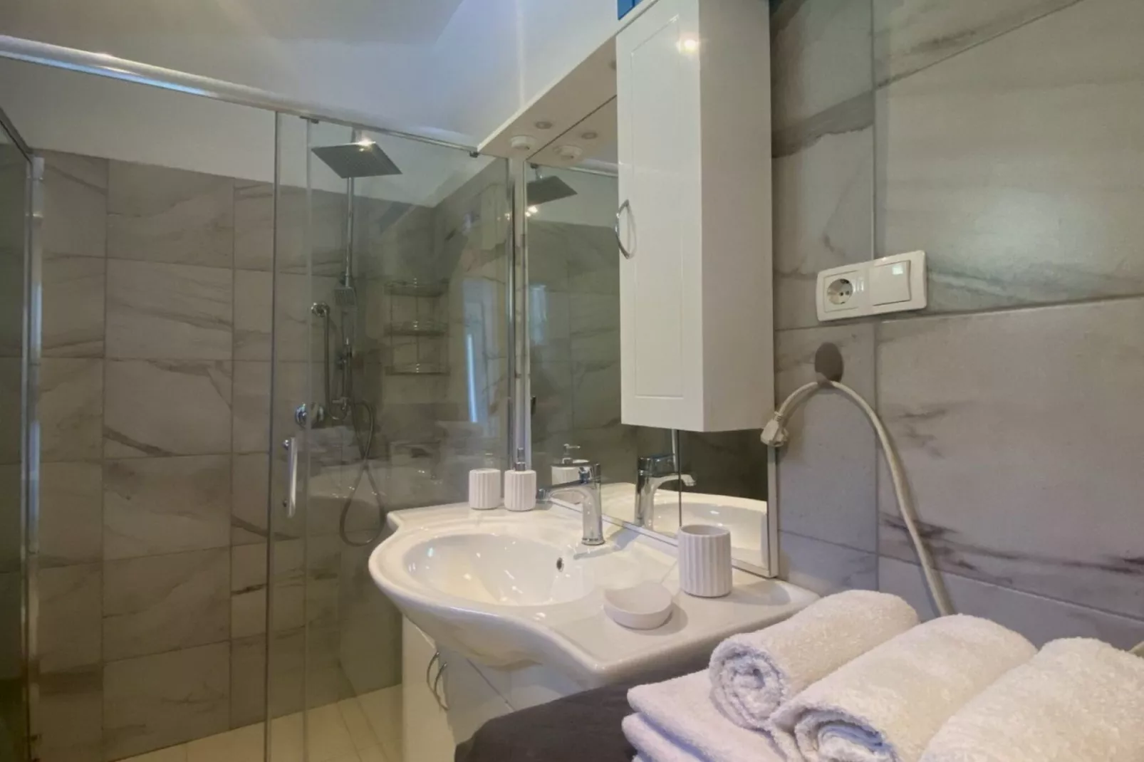 Luxury Lovran Apartments with Swimming Pool - Classic One Bedroom Apartment-Bathroom