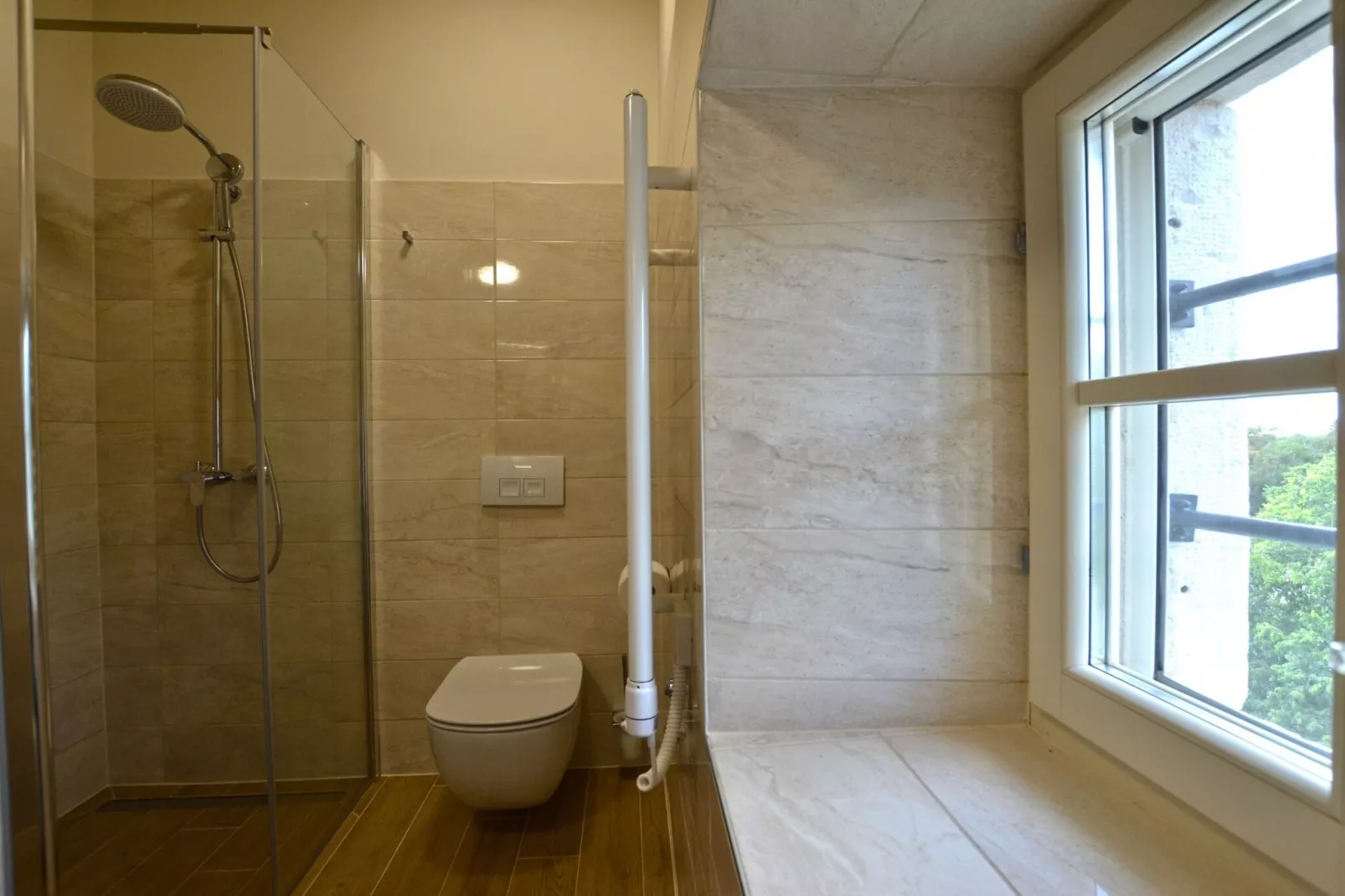 Tranquil Getaway with Shared Pool in Bale - One Bedroom Apartment-Bathroom