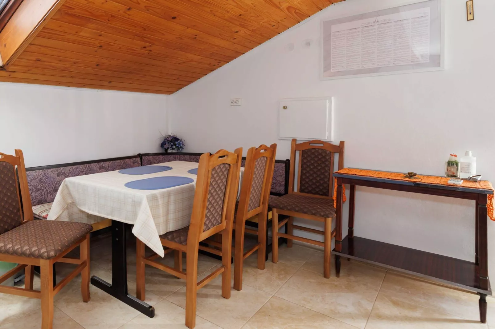 Classic and Trendy Apartment with Terrace - Two Bedroom Apartment with Terrace-Kitchen