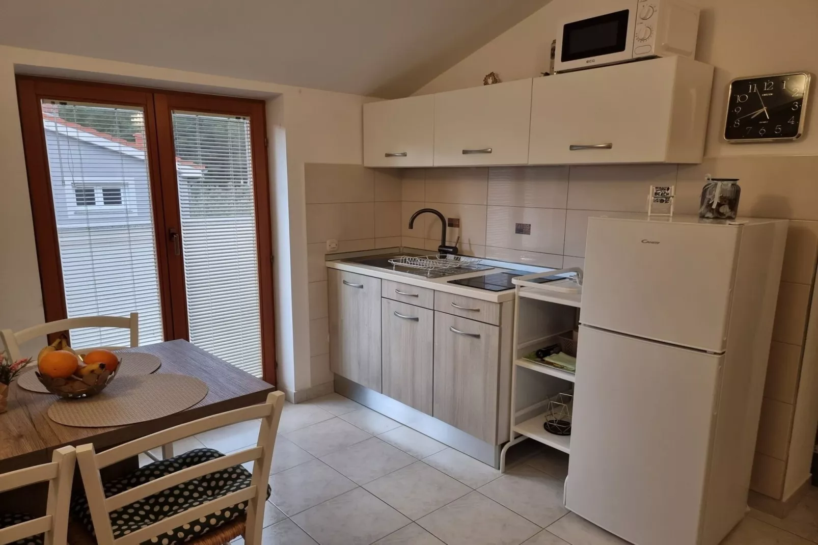 Modern and Bright Fazana Apartment with Balcony and Sea View - One Bedroom Apartment with Balcony and Sea View-Cuisine