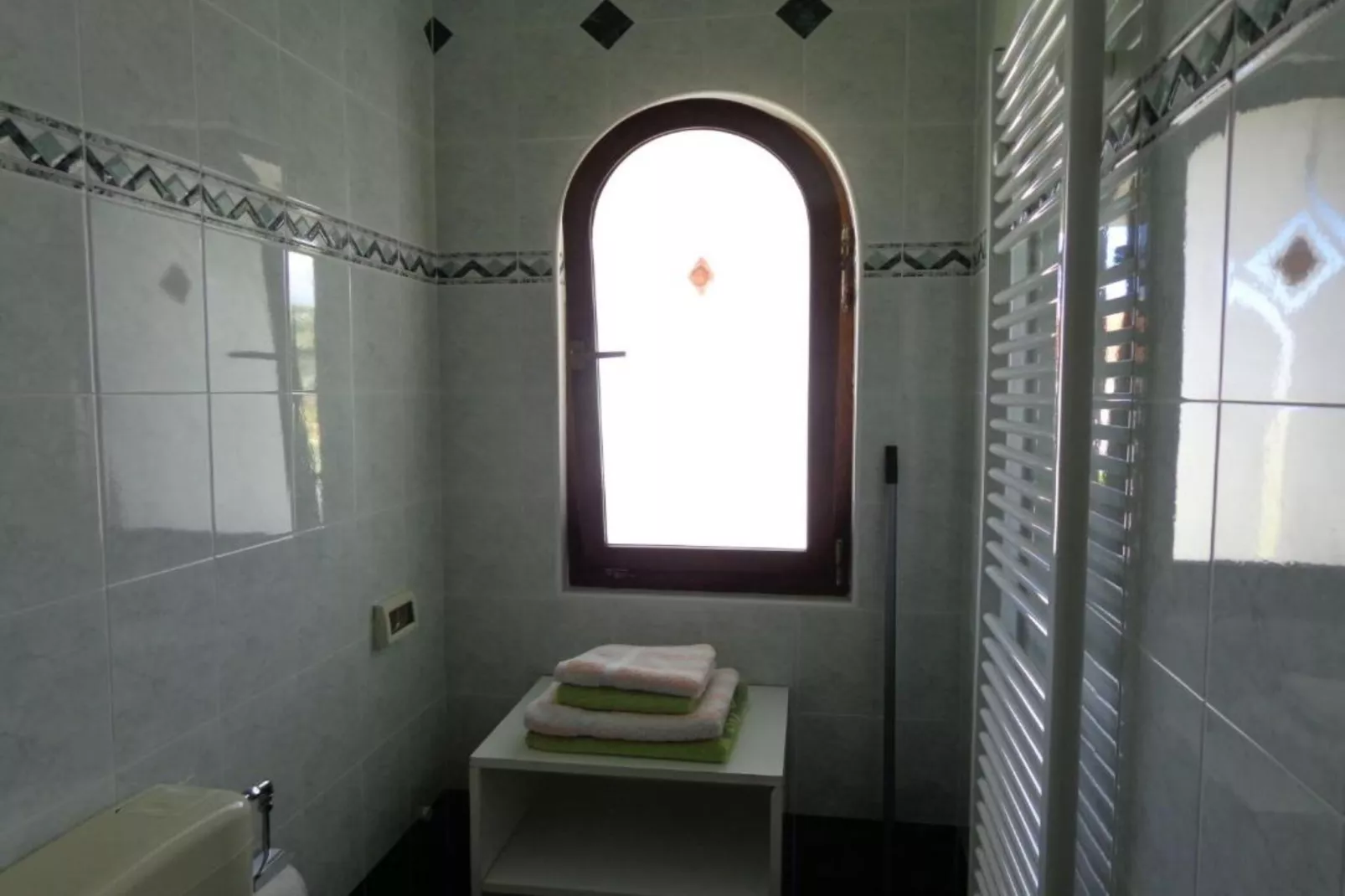 Studio Apartment With Balcony-Bathroom