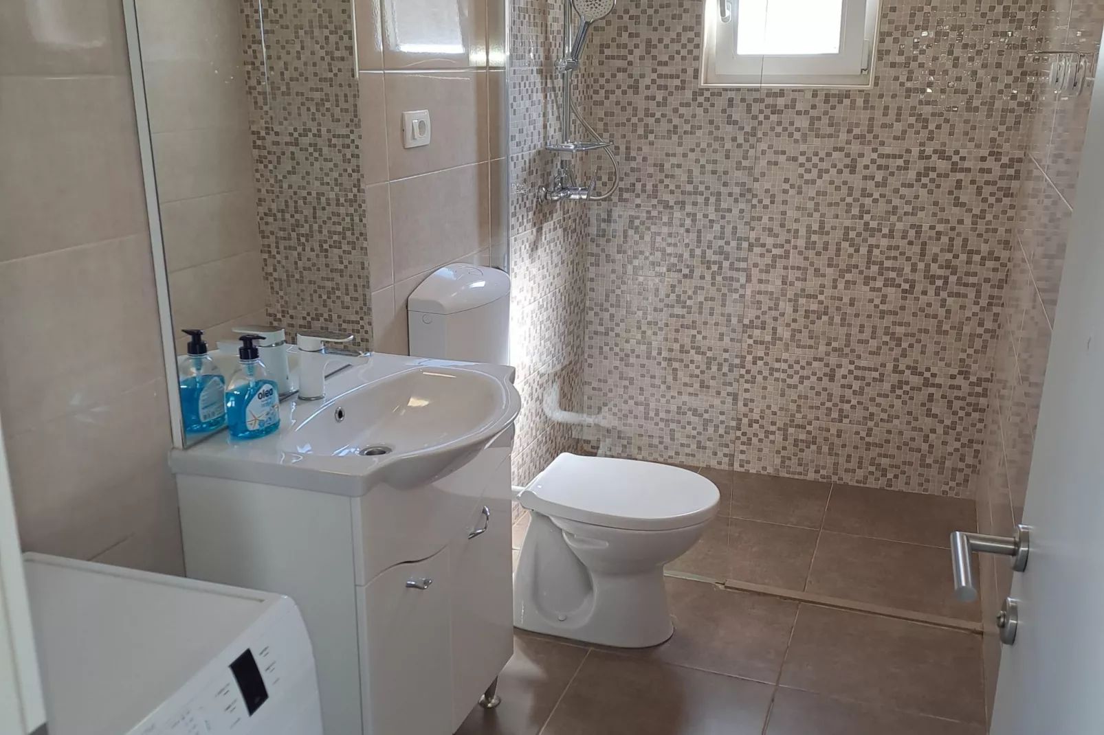 Nane Garden house with heated pool-Bathroom