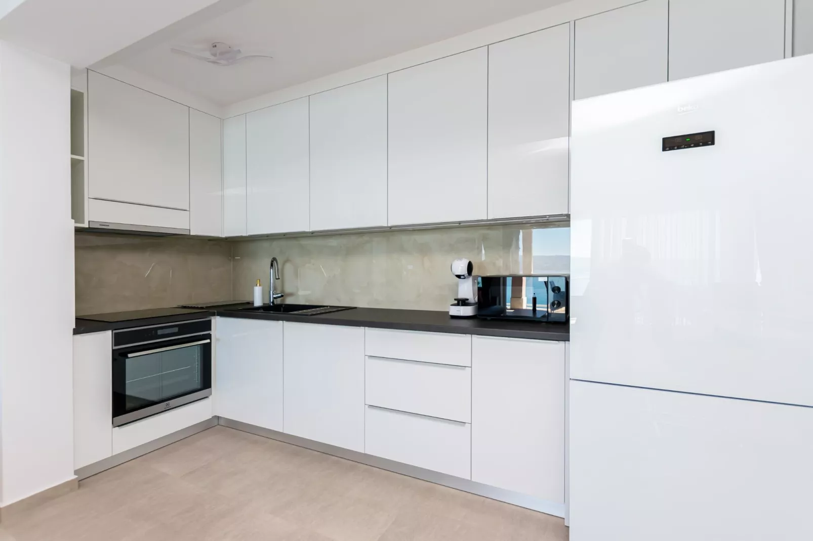 Apartments Hope (Dugi Rat) - Three-Bedroom Apartment with Jacuzzi  (Stanko)-Cuisine