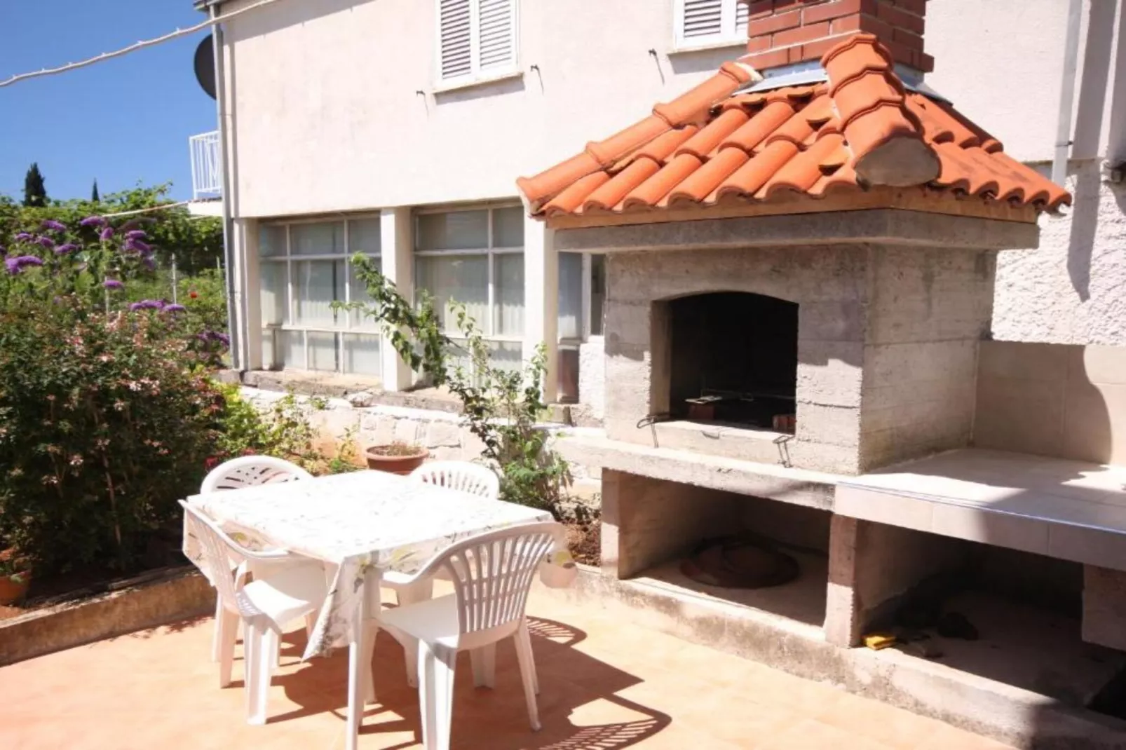 Two Bedroom Apartment With Sea View 12-Einrichtungen
