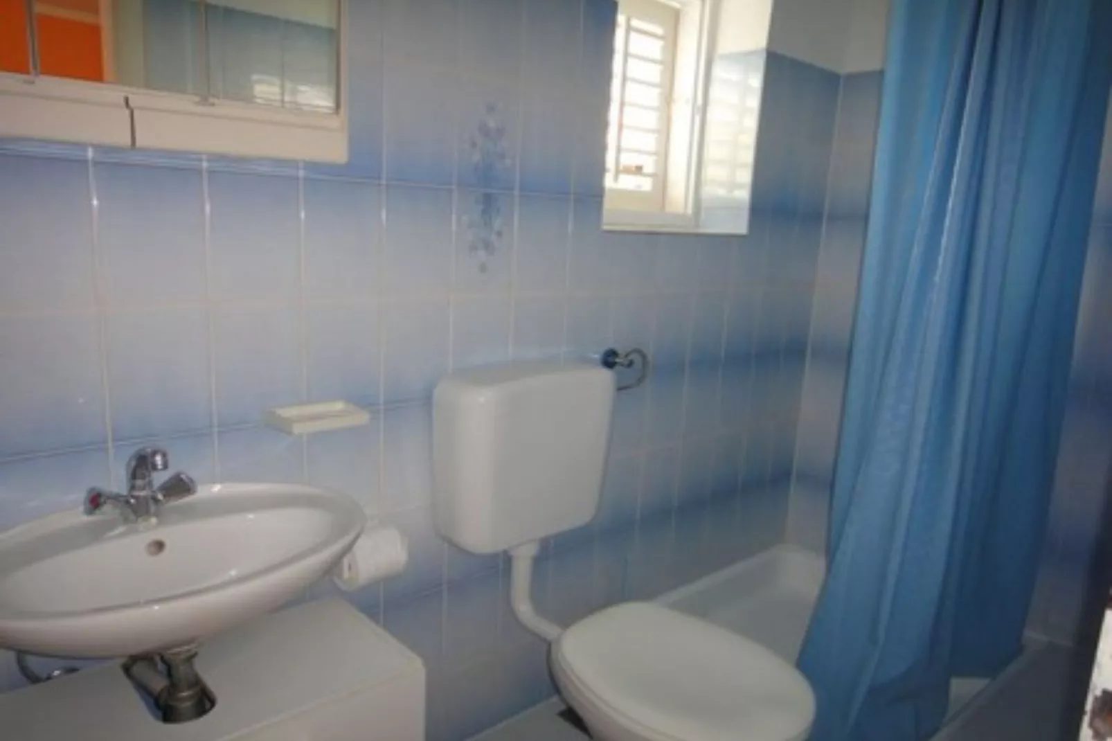 Seafront Apartments Pretner - Comfort Studio Apartment with Balcony and Sea View-Bathroom