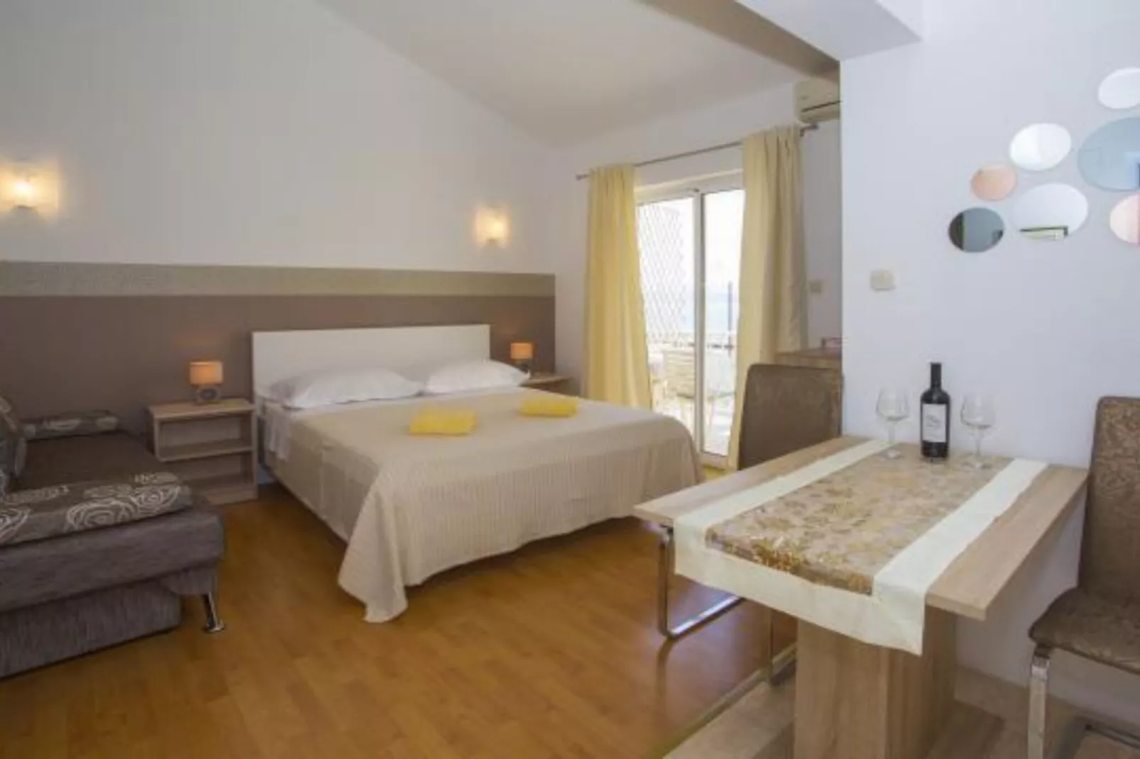 Sea View Apartments Lendic Podgora - Classic Studio Apartment with Terrace and Sea View-Schlafzimmer