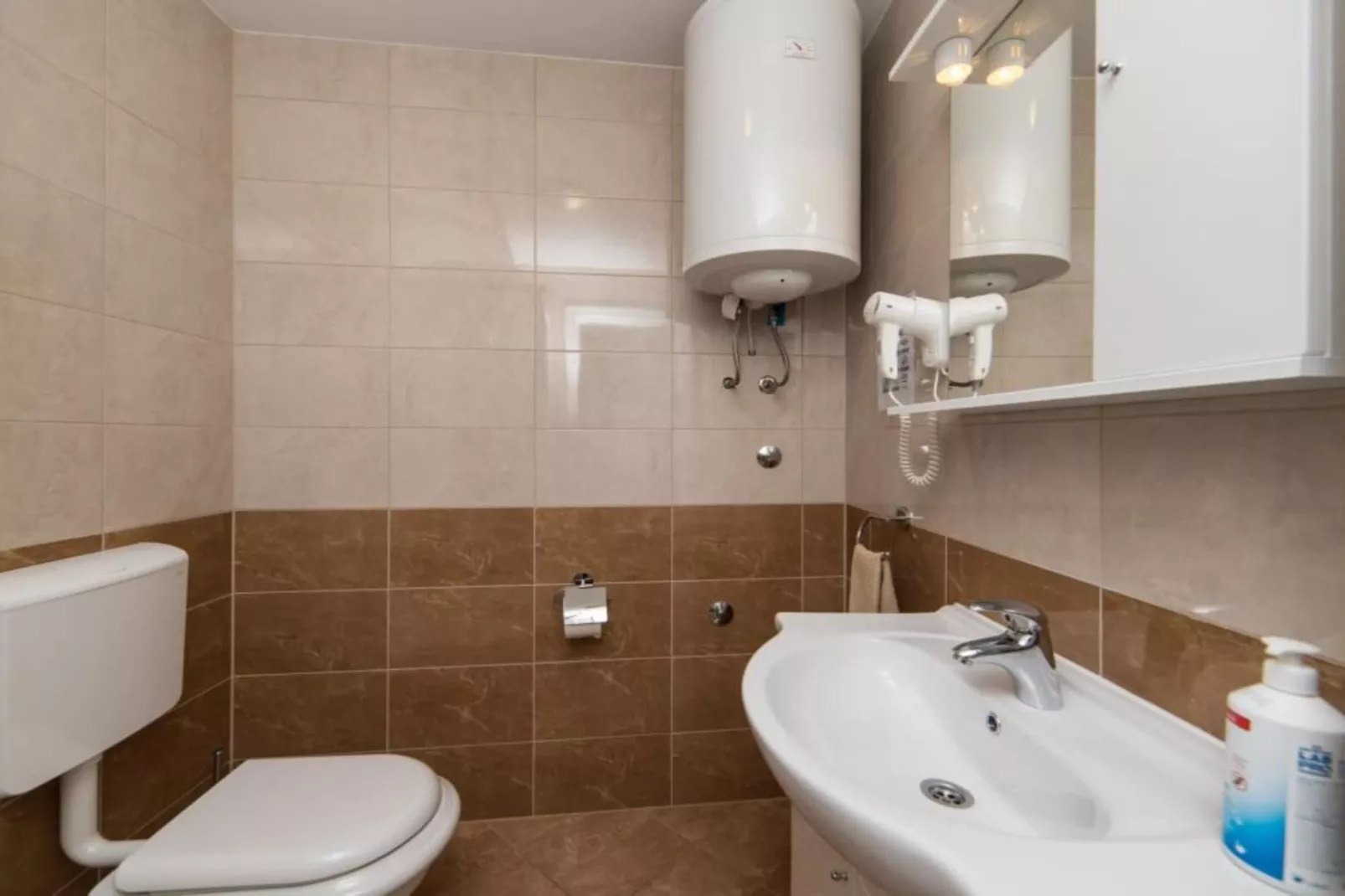 Apartments Nmn - Studio Apartment with Balcony 3-Badezimmer